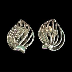 Vintage Silver-Toned Clip-On Earrings With Openwork Leaf Design - Elegant & Ligh
